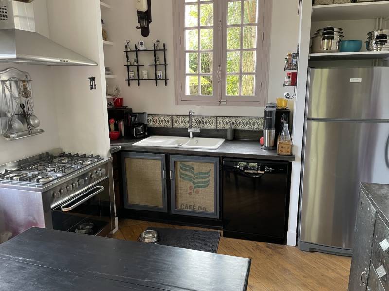 EXCLUSIVITE ELEGANTE ET RARE VILLA DE BORD DE MER AUX PETITES DALLES