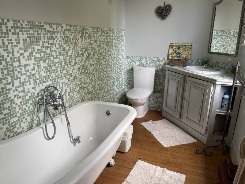 EXCLUSIVITE ELEGANTE ET RARE VILLA DE BORD DE MER AUX PETITES DALLES