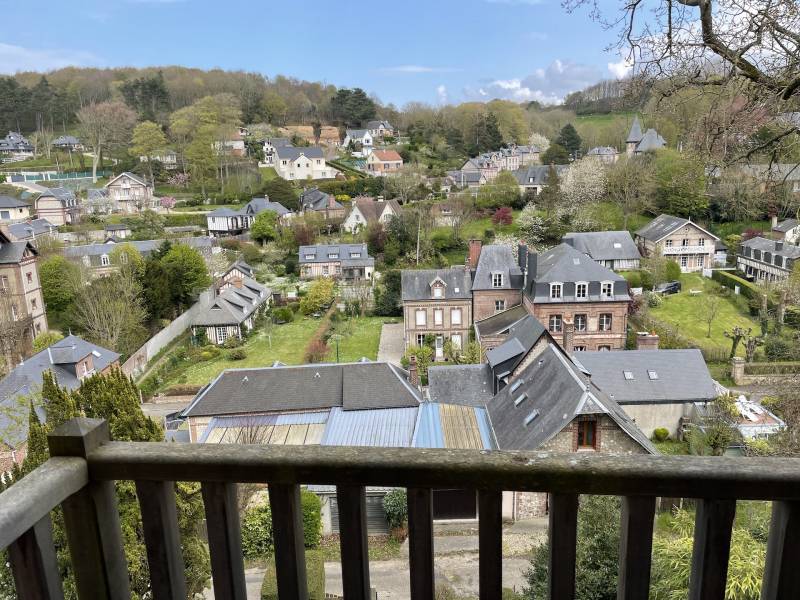 EXCLUSIVITE ELEGANTE ET RARE VILLA DE BORD DE MER AUX PETITES DALLES