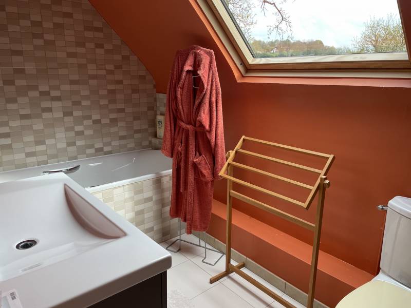 EXCLUSIVITE ELEGANTE ET RARE VILLA DE BORD DE MER AUX PETITES DALLES