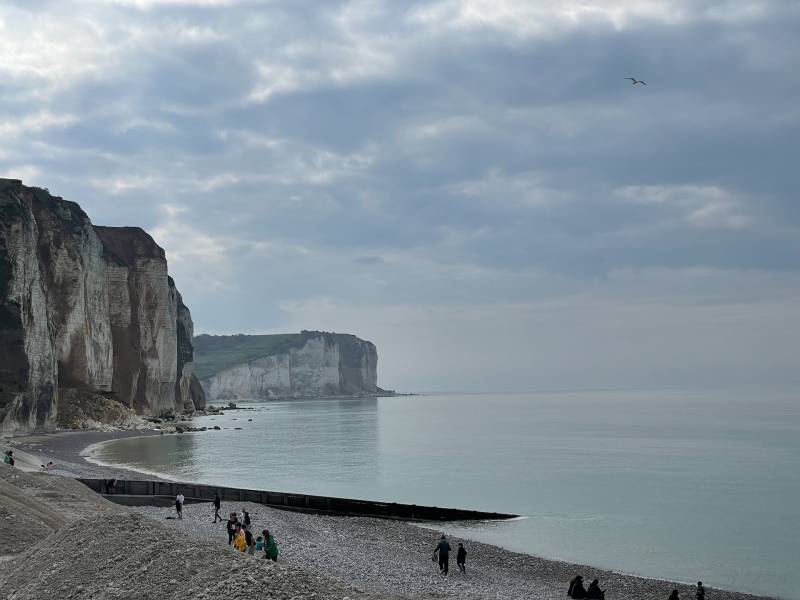 EXCLUSIVITE ELEGANTE ET RARE VILLA DE BORD DE MER AUX PETITES DALLES