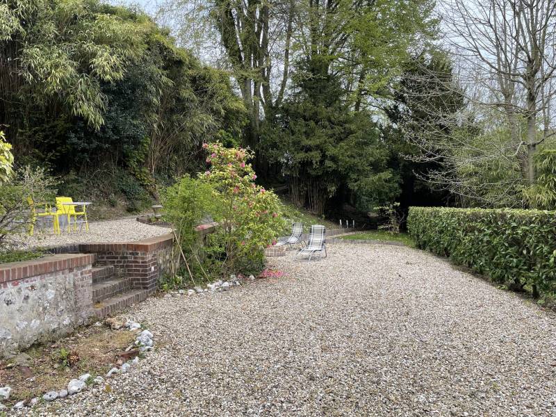 EXCLUSIVITE ELEGANTE ET RARE VILLA DE BORD DE MER AUX PETITES DALLES