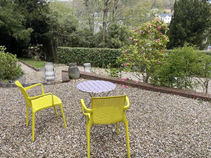 EXCLUSIVITE ELEGANTE ET RARE VILLA DE BORD DE MER AUX PETITES DALLES