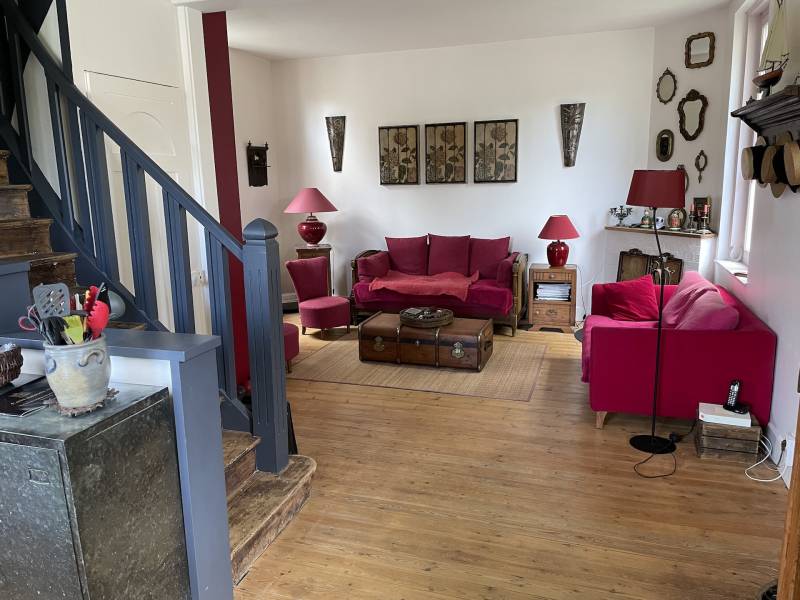 EXCLUSIVITE ELEGANTE ET RARE VILLA DE BORD DE MER AUX PETITES DALLES