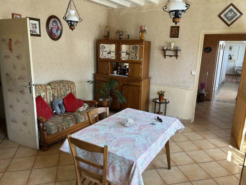 EXCLUSIVITE GRANDE LONGERE A RENOVER A 5 KILOMETRES DU CENTRE D'YVETOT