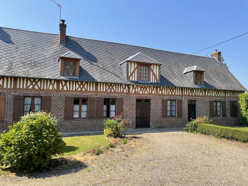 EXCLUSIVITE GRANDE LONGERE A RENOVER A 5 KILOMETRES DU CENTRE D'YVETOT