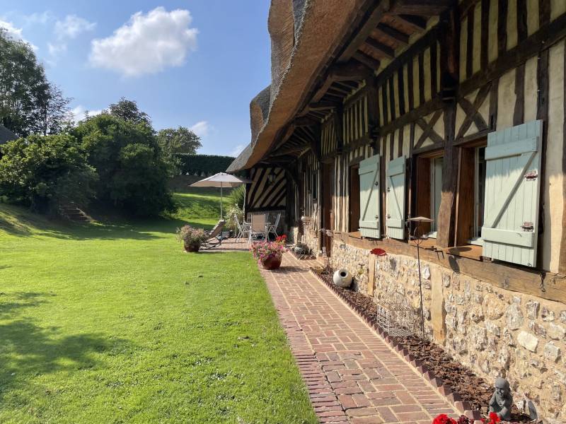 EXCLUSIVITÉ ÉLÉGANTE ET AUTHENTIQUE CHAUMIÈRE AUX PORTES D'ÉTRETAT