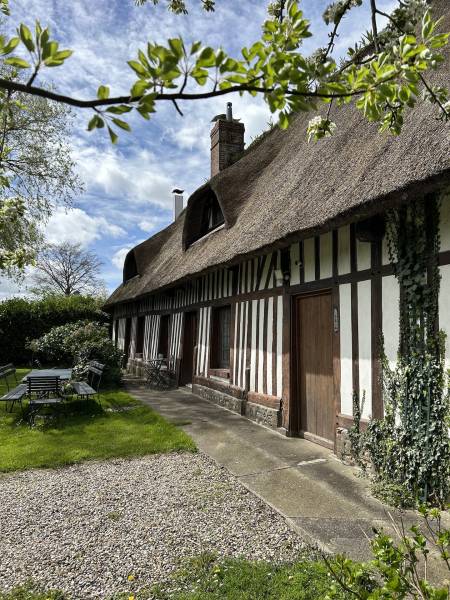 EXCLUSIVITE BELLE CHAUMIERE EN COLOMBAGES 5 PIÈCES ENTRE YVETOT ET LES PLAGES NORMANDES