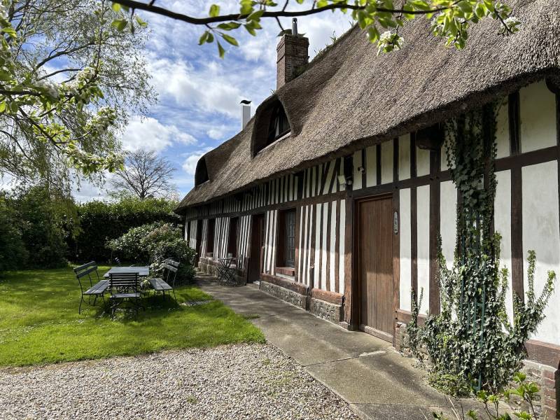 EXCLUSIVITE BELLE CHAUMIERE EN COLOMBAGES 5 PIÈCES ENTRE YVETOT ET LES PLAGES NORMANDES