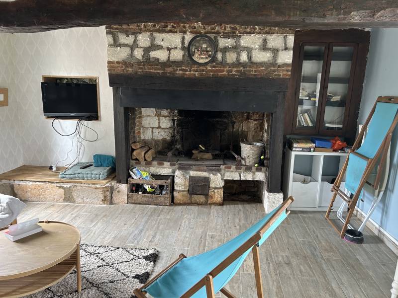 EXCLUSIVITE ADORABLE MAISON NORMANDE DE VILLAGE AVEC SON JARDIN CLOS DE MURS PROCHE DE LA PLAGE DES PETITES DALLES