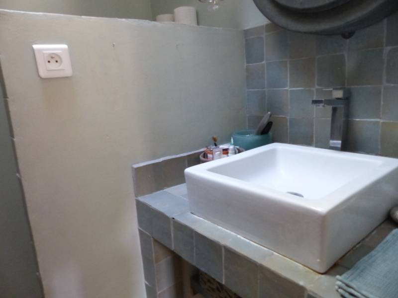 EXCLUSIVITÉ RAVISSANTE MAISON DE VILLAGE COTIER RÉNOVÉE AVEC GOUT PROCHE PLAGE ET COMMERCES