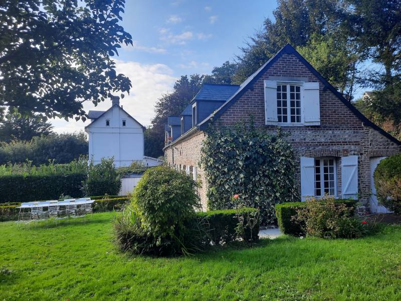 EXCLUSIVITÉ RAVISSANTE MAISON DE VILLAGE COTIER RÉNOVÉE AVEC GOUT PROCHE PLAGE ET COMMERCES