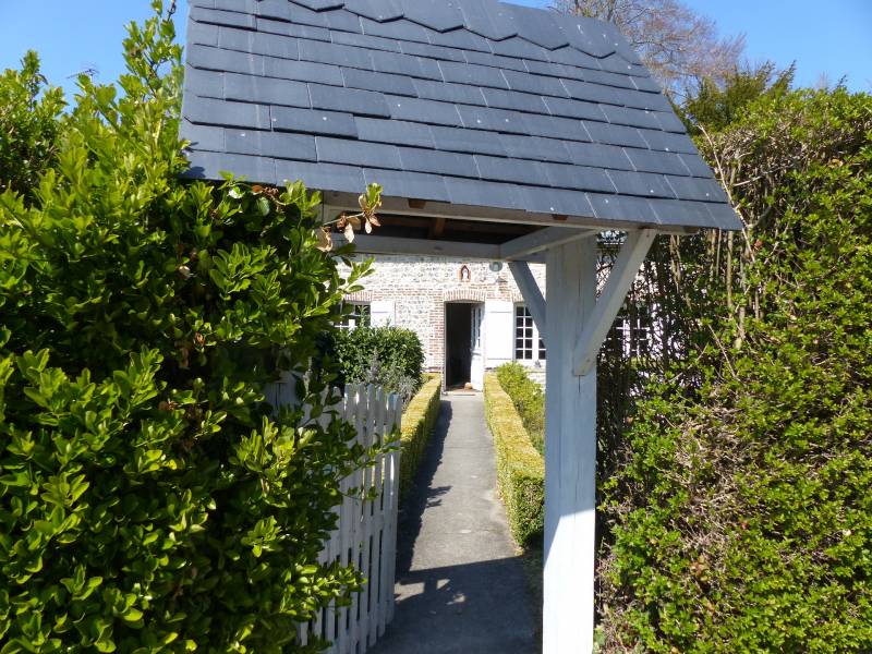 EXCLUSIVITÉ RAVISSANTE MAISON DE VILLAGE COTIER RÉNOVÉE AVEC GOUT PROCHE PLAGE ET COMMERCES