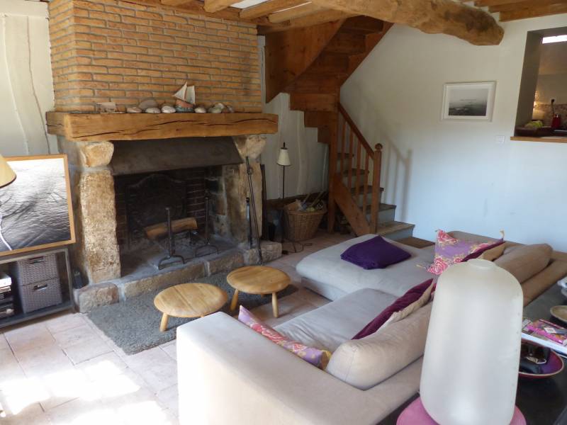 EXCLUSIVITÉ RAVISSANTE MAISON DE VILLAGE COTIER RÉNOVÉE AVEC GOUT PROCHE PLAGE ET COMMERCES