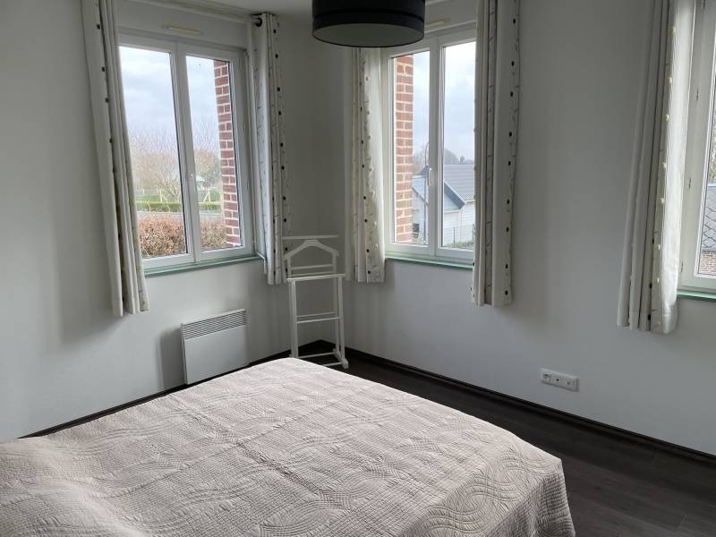 BELLE MAISON DE MAITRE DE VILLAGE COMPRENANT 3 LOGEMENTS PROCHE DE LA PLAGE