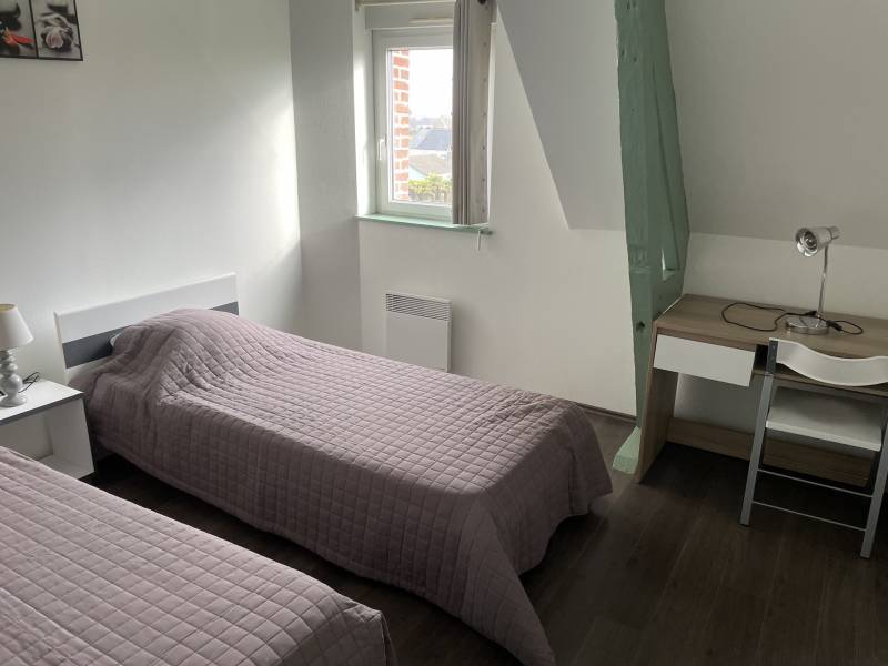 BELLE MAISON DE MAITRE DE VILLAGE COMPRENANT 3 LOGEMENTS PROCHE DE LA PLAGE