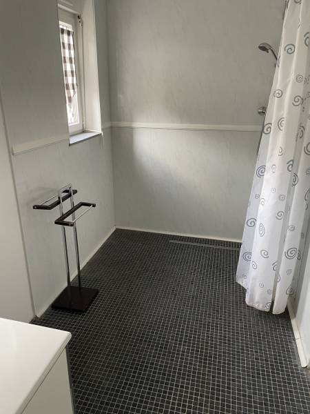 BELLE MAISON DE MAITRE DE VILLAGE COMPRENANT 3 LOGEMENTS PROCHE DE LA PLAGE