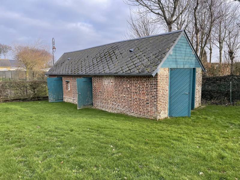 BELLE MAISON DE MAITRE DE VILLAGE COMPRENANT 3 LOGEMENTS PROCHE DE LA PLAGE