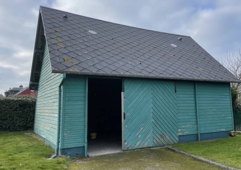 BELLE MAISON DE MAITRE DE VILLAGE COMPRENANT 3 LOGEMENTS PROCHE DE LA PLAGE
