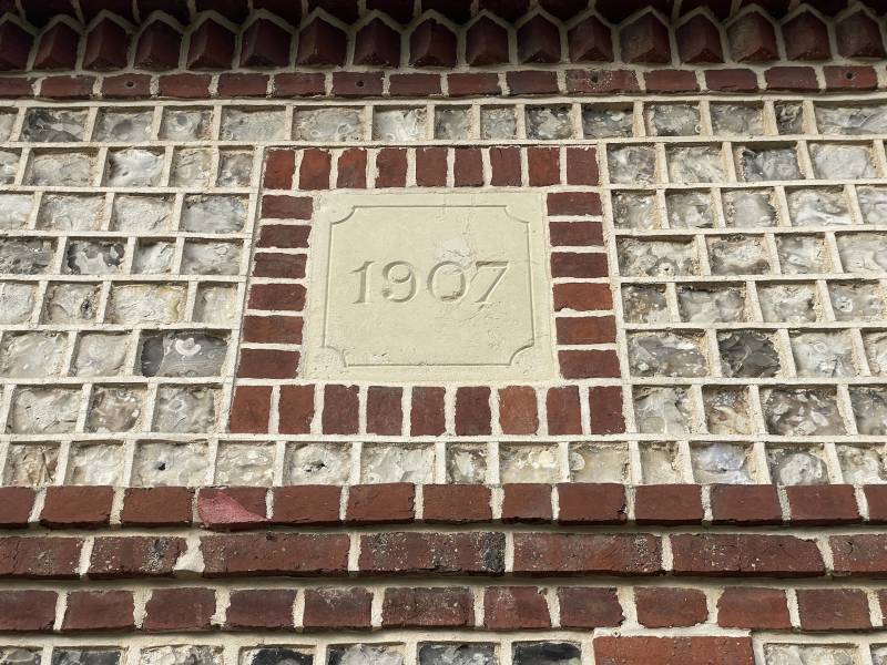 BELLE MAISON DE MAITRE DE VILLAGE COMPRENANT 3 LOGEMENTS PROCHE DE LA PLAGE