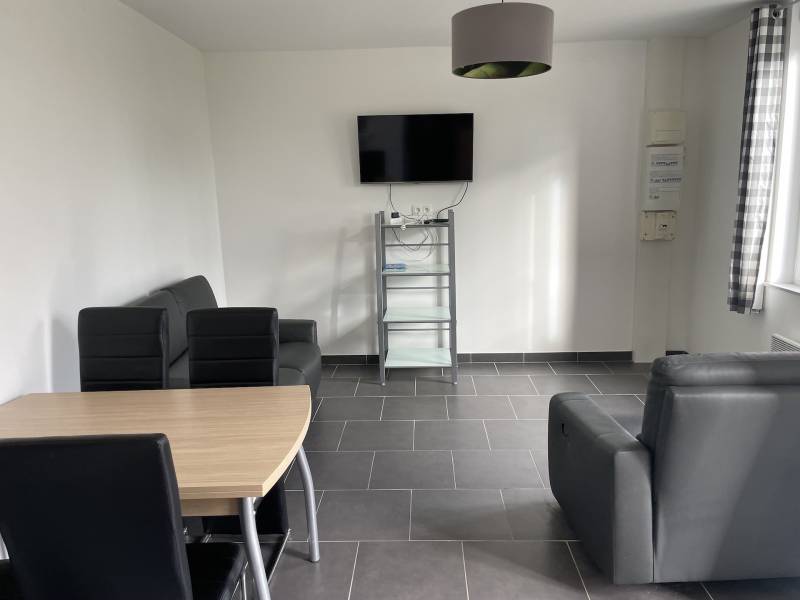 BELLE MAISON DE MAITRE DE VILLAGE COMPRENANT 3 LOGEMENTS PROCHE DE LA PLAGE