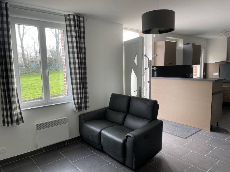 BELLE MAISON DE MAITRE DE VILLAGE COMPRENANT 3 LOGEMENTS PROCHE DE LA PLAGE