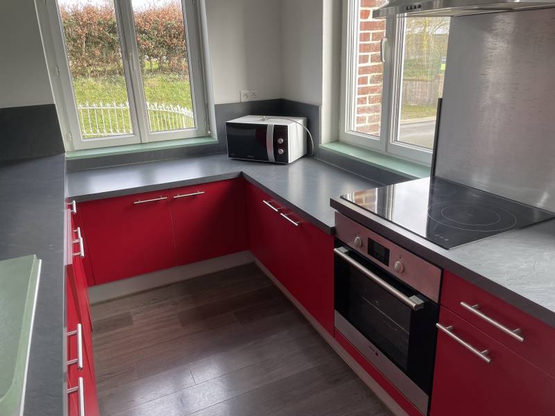 BELLE MAISON DE MAITRE DE VILLAGE COMPRENANT 3 LOGEMENTS PROCHE DE LA PLAGE