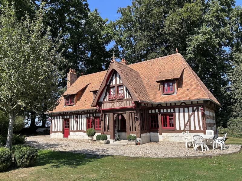 INCROYABLE MAISON NORMANDE AVEC MATERIAUX ANCIENS ET PORCHE MONUMENTAL A 20 MINUTES DE LA COTE D'ALBATRE