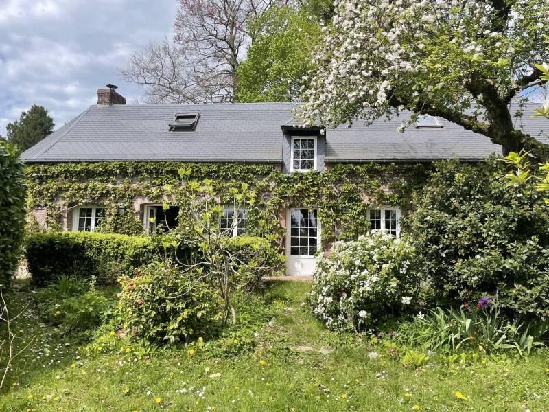 EXCLUSIVITE ADORABLE PIED A TERRE AU COEUR D'UN VILLAGE PROCHE DES PLAGES NORMANDES