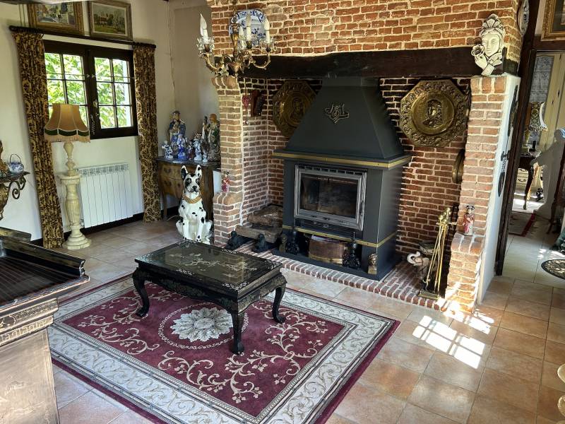 LONGÈRE NORMANDE EN COLOMBAGES AVEC JOLI JARDIN À L’ANGLAISE