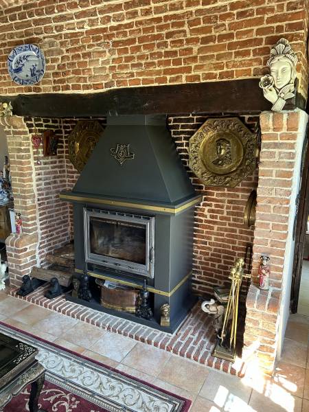 LONGÈRE NORMANDE EN COLOMBAGES AVEC JOLI JARDIN À L’ANGLAISE