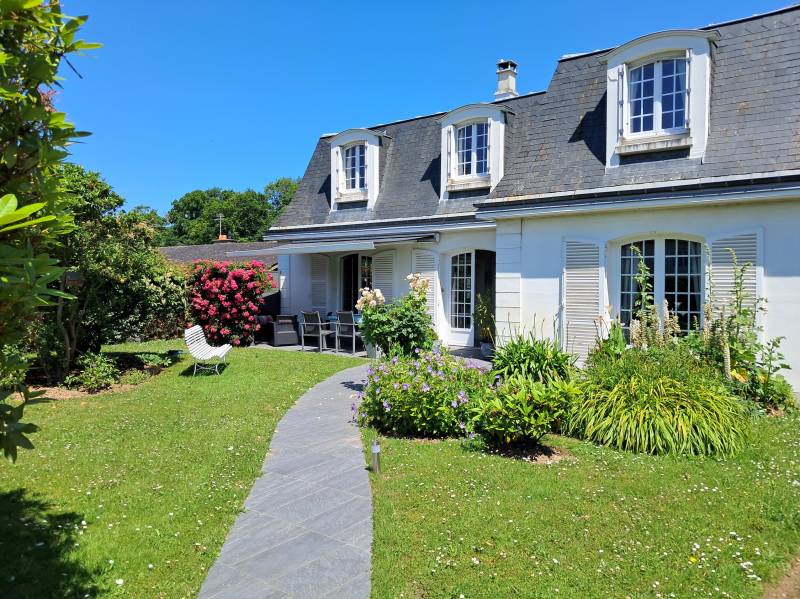 BELLE MAISON STYLE MANSART PROCHE PLAGE ET TOUS COMMERCES