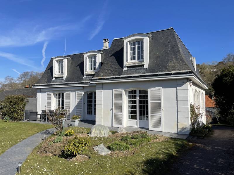 BELLE MAISON STYLE MANSART PROCHE PLAGE ET TOUS COMMERCES