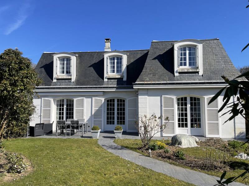 BELLE MAISON STYLE MANSART PROCHE PLAGE ET TOUS COMMERCES