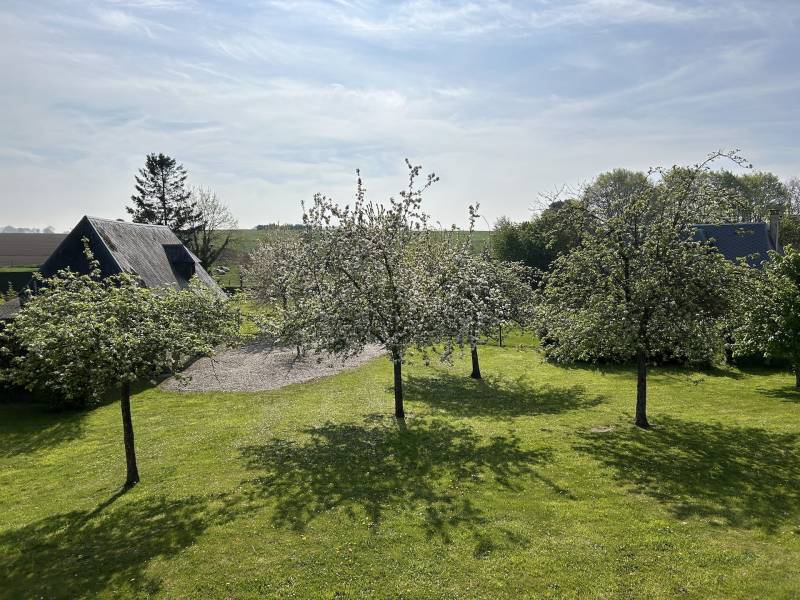 LONGÈRE 7 PIÈCES RÉNOVÉE AVEC GOÛT ENTRE VILLAGE ET CAMPAGNE