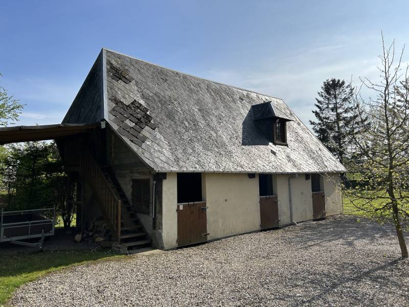LONGÈRE 7 PIÈCES RÉNOVÉE AVEC GOÛT ENTRE VILLAGE ET CAMPAGNE