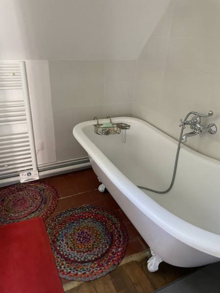 BEL ENSEMBLE IMMOBILIER COMPRENANT MANOIR ET DEUX DEPENDANCES AMÉNAGÉES