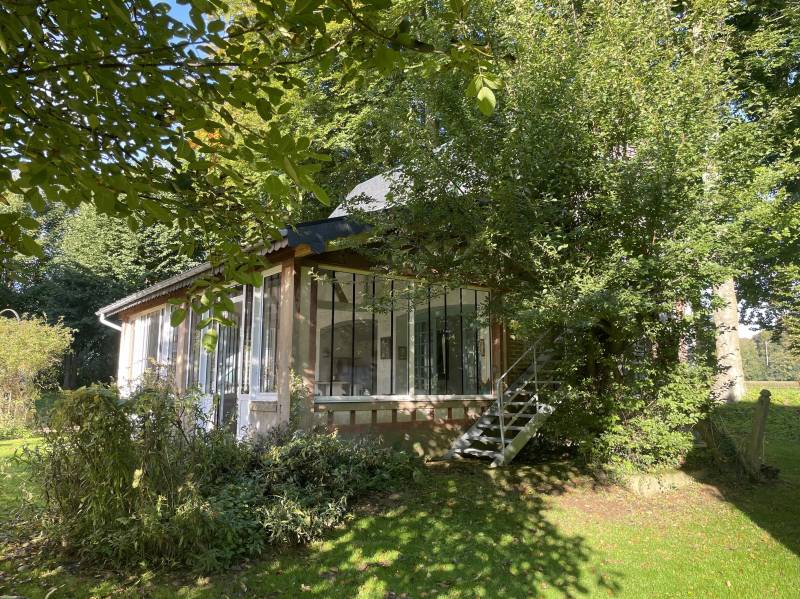 BEL ENSEMBLE IMMOBILIER COMPRENANT MANOIR ET DEUX DEPENDANCES AMÉNAGÉES