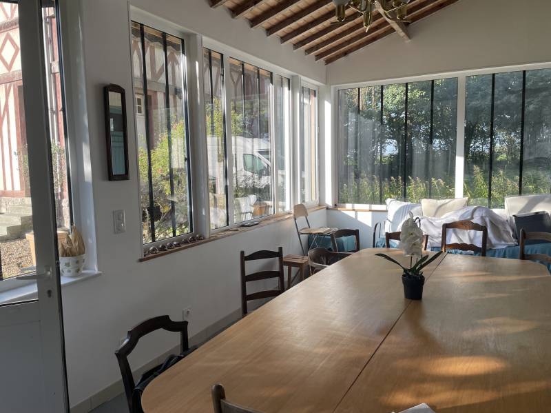 BEL ENSEMBLE IMMOBILIER COMPRENANT MANOIR ET DEUX DEPENDANCES AMÉNAGÉES