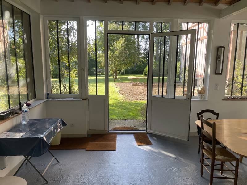 BEL ENSEMBLE IMMOBILIER COMPRENANT MANOIR ET DEUX DEPENDANCES AMÉNAGÉES