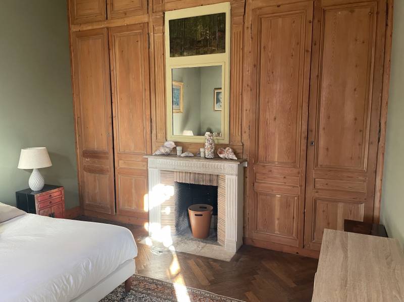 BEL ENSEMBLE IMMOBILIER COMPRENANT MANOIR ET DEUX DEPENDANCES AMÉNAGÉES