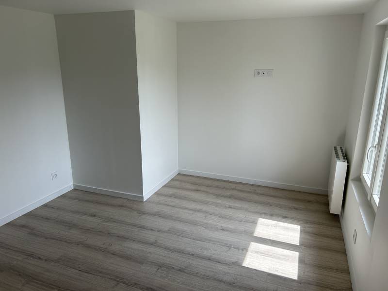 LA PLAGE A VELO POUR CETTE MAISON DE VILLAGE RENOVÉE PROCHE COMMERCES A PIED