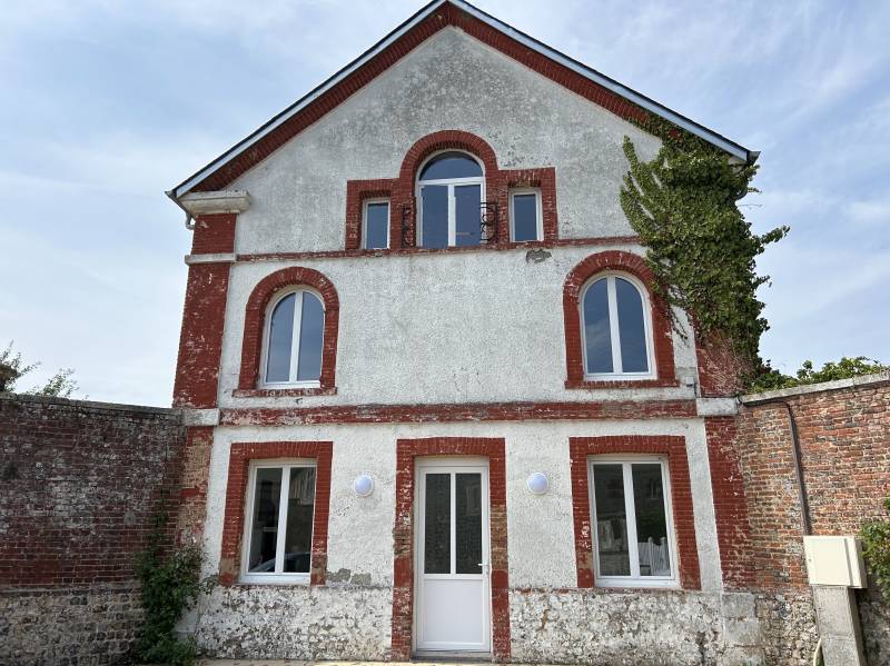LA PLAGE A VELO POUR CETTE MAISON DE VILLAGE RENOVÉE PROCHE COMMERCES A PIED