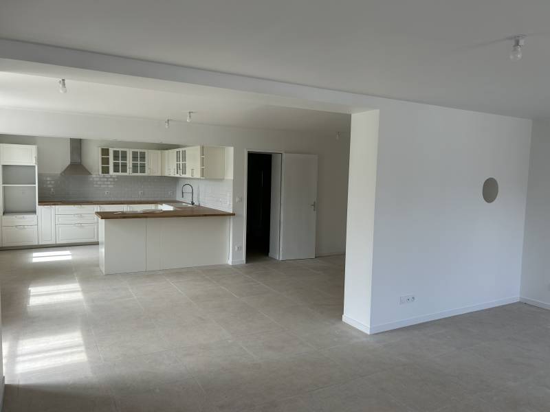 LA PLAGE A VELO POUR CETTE MAISON DE VILLAGE RENOVÉE PROCHE COMMERCES A PIED