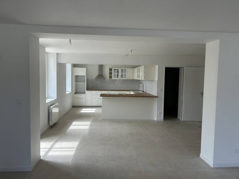 LA PLAGE A VELO POUR CETTE MAISON DE VILLAGE RENOVÉE PROCHE COMMERCES A PIED