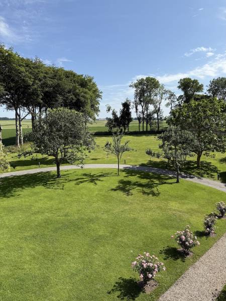 EXCLUSIVITÉ ELEGANTE MAISON DE MAITRE ENTIÈREMENT RESTAURÉE A PROXIMITE IMMÉDIATE DES PLAGES