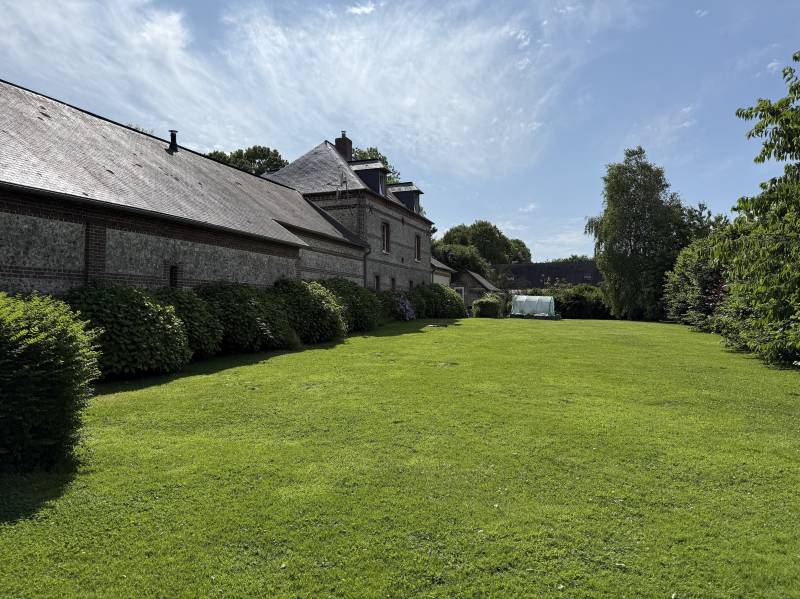 EXCLUSIVITÉ ELEGANTE MAISON DE MAITRE ENTIÈREMENT RESTAURÉE A PROXIMITE IMMÉDIATE DES PLAGES