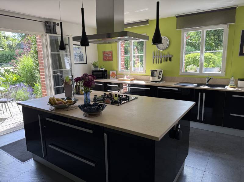 EXCLUSIVITÉ ELEGANTE MAISON DE MAITRE ENTIÈREMENT RESTAURÉE A PROXIMITE IMMÉDIATE DES PLAGES