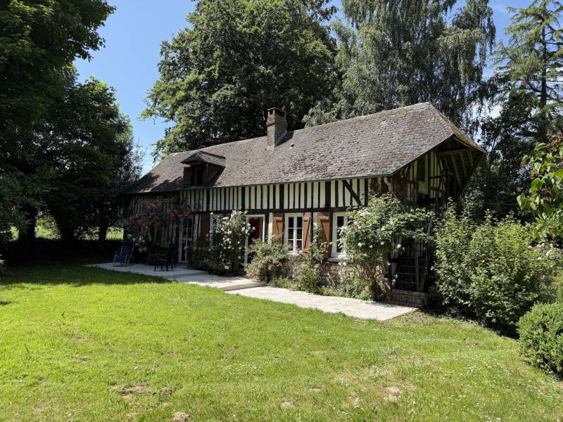 EXCLUSIVITÉ ENVIRONNEMENT EXCEPTIONNEL ET PRÉSERVÉ POUR CETTE JOLIE MAISON NORMANDE A PROXIMITE DE LA PLAGE DES PETITES DALLES