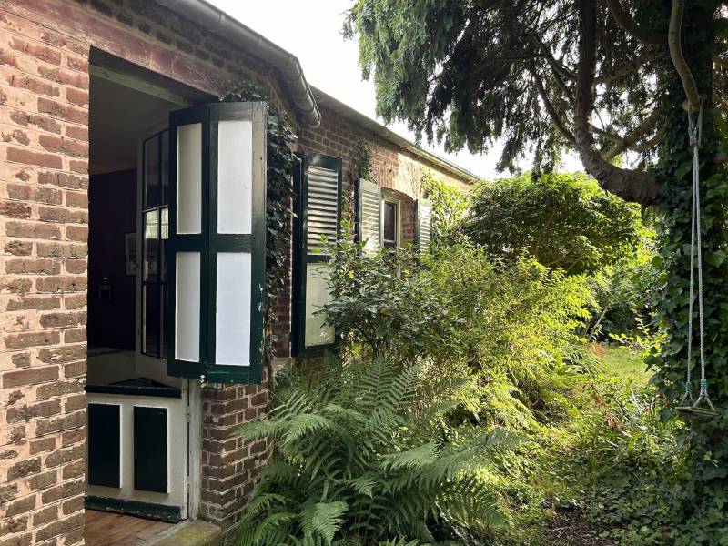 RARE PIED À TERRE AU CŒUR D’ÉTRETAT À RÉNOVER SELON VOS GOÛTS 